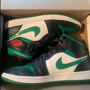 Jordan 1 mid green toe